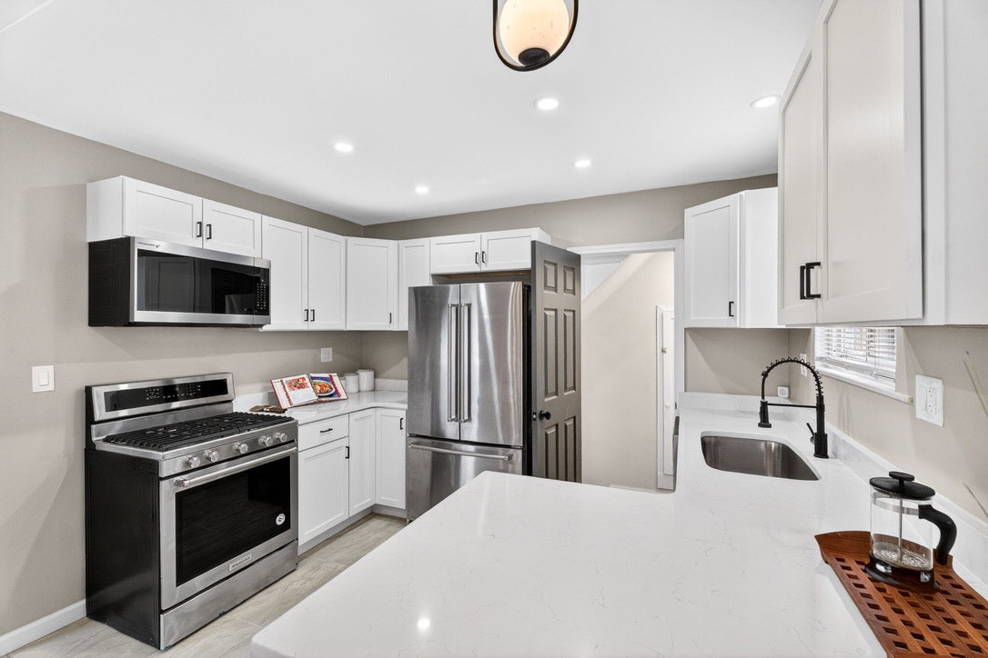 17197 Rutherford interior photo