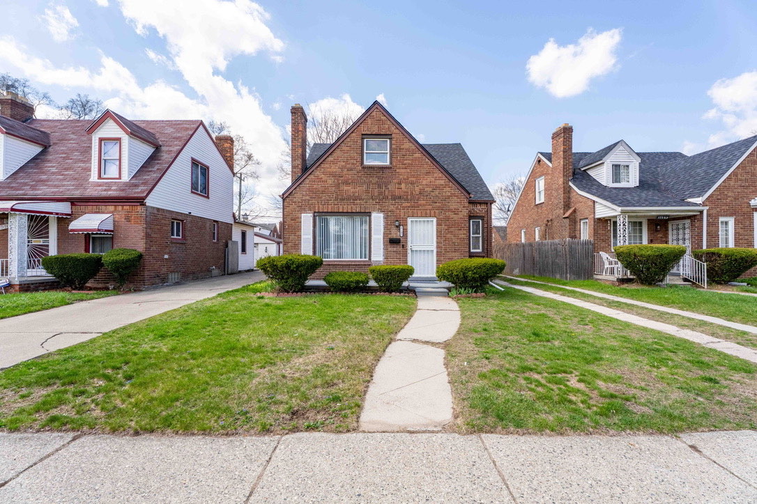 17197 Rutherford St listing photo